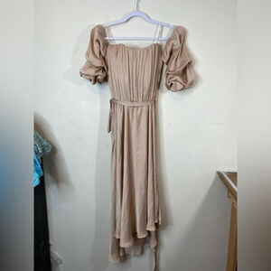 Bardot Caught Sleeve Dress In Pebble NWT‎ Size 6.